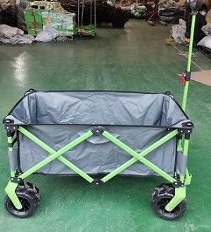 大きい車輪の庭の祝祭浜のトロリー