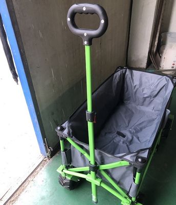 大きい車輪の庭の祝祭浜のトロリー